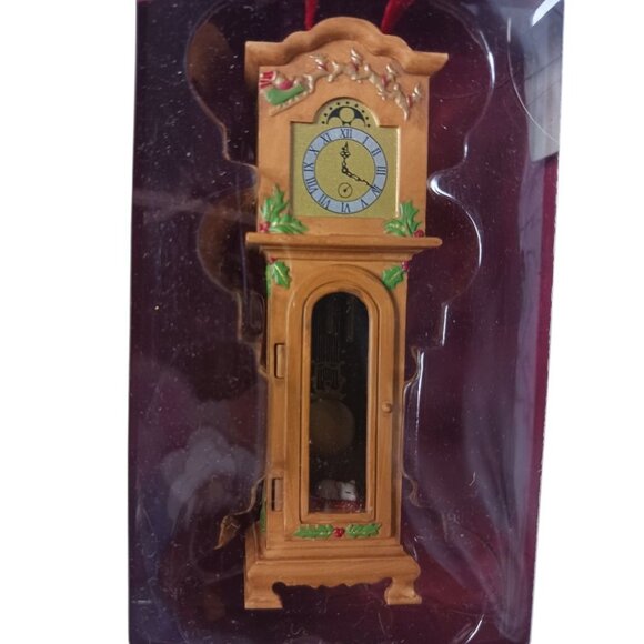 Hallmark 2001 Keepsake Ornament Twas The Night Before Christmas Not Even A Mouse - Picture 1 of 7